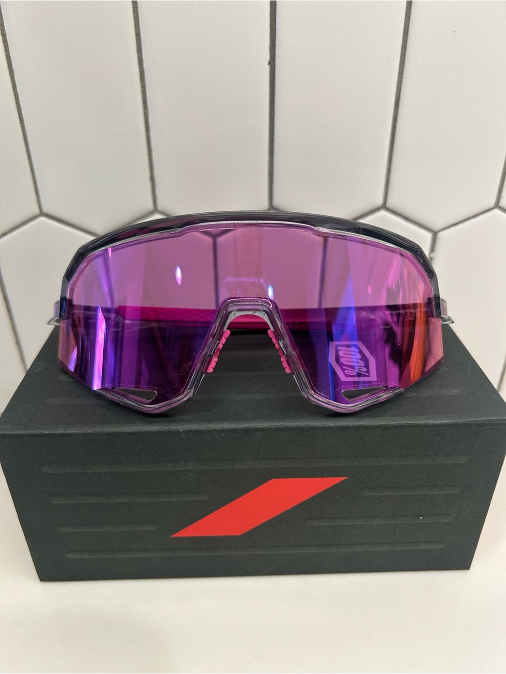 100% Slendale Sunglasses *Like New*